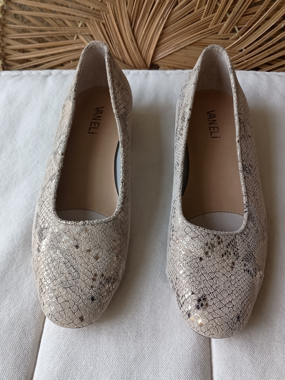 VANELi Women's Champagne Glitter Slip-On Flats_8.5N